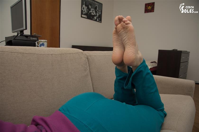 Cover 6 Ivet's worn socks and sexy feet 107 Photos