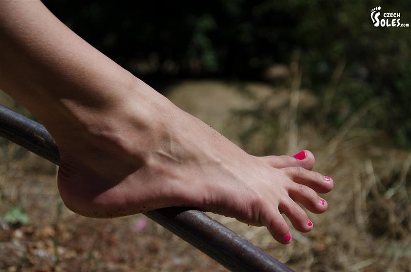 Czech Soles - Megan's dirty bare feet
