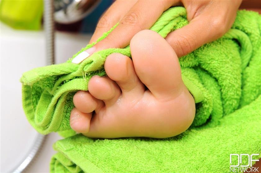 Cover 6 Showering her sexy limbs! 130 Photos
