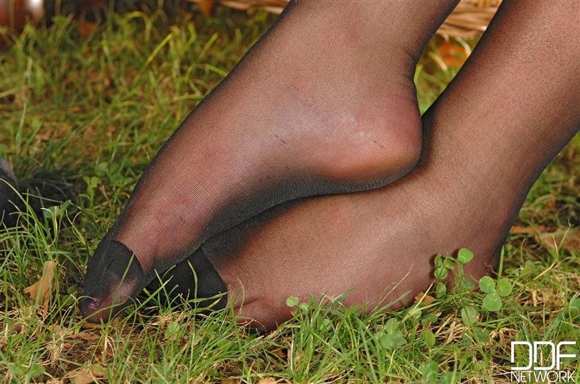 Cover 3 Big boobs, fine sexy legs & feet! 130 Photos