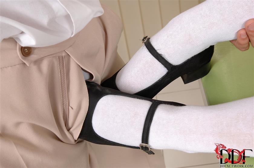 Cover 3 Seductress in Mary Jane Shoes! 135 Photos