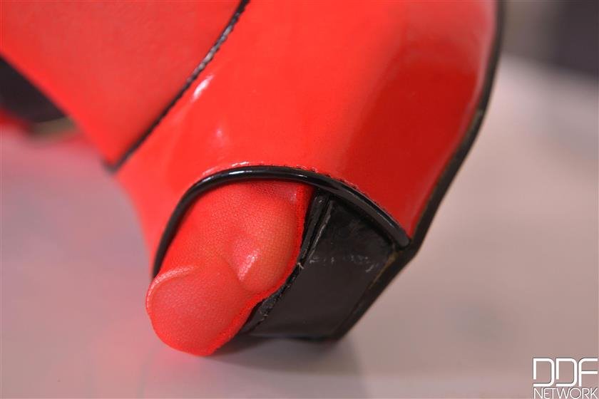 Cover 6 Salacious Legs & Lecherous Shoes - Bombshell Fingers Tight Twat 70 Photos
