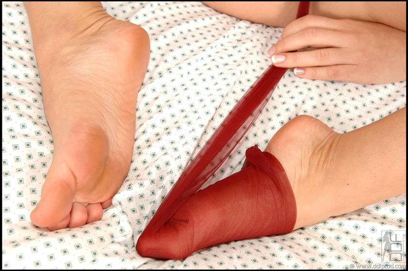 Cover 6 Red Pantyhose and the babe! 95 Photos