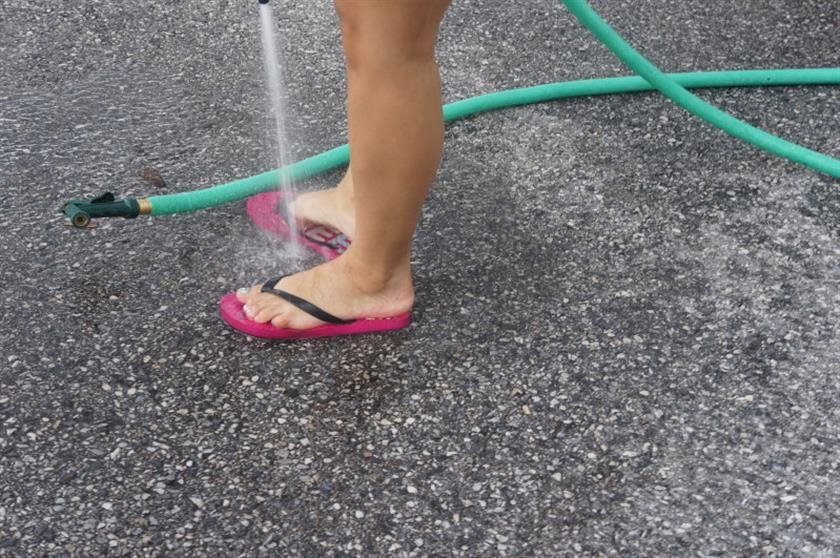 Cover 6 Be a Voyeur at a bikini car wash 19 Photos