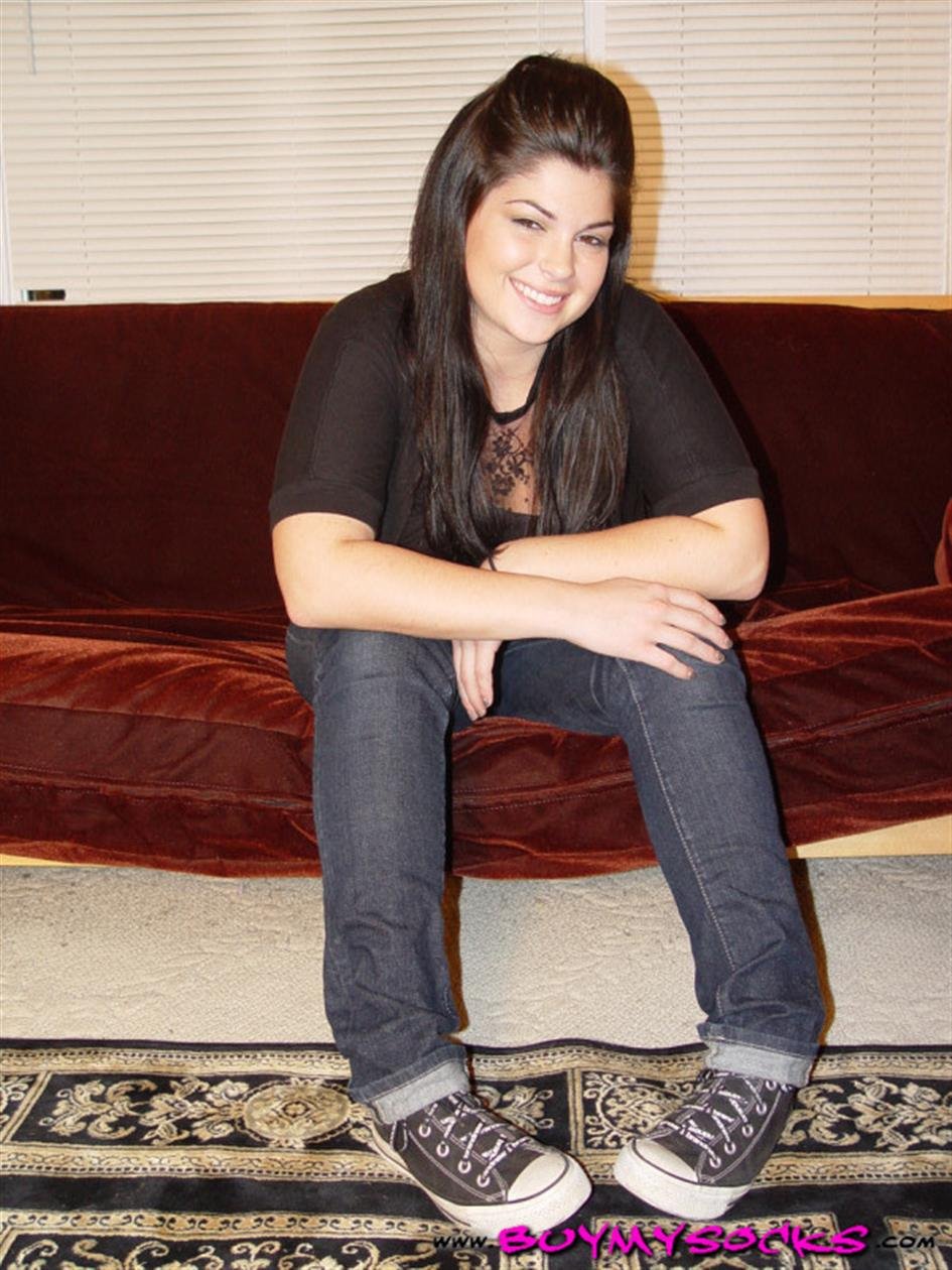 Cover 2 Foot Smelling Party 6! 22 Photos