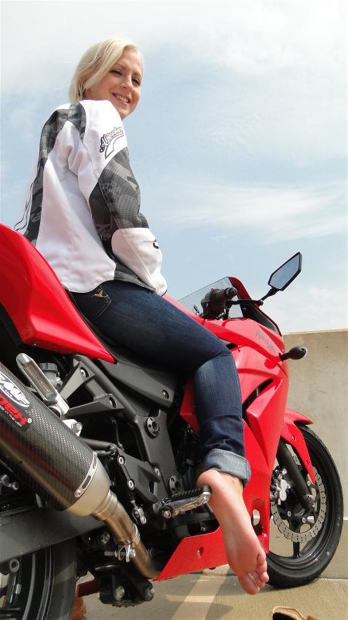 Cover 2 Bare feet on a Sport Bike 21 Photos