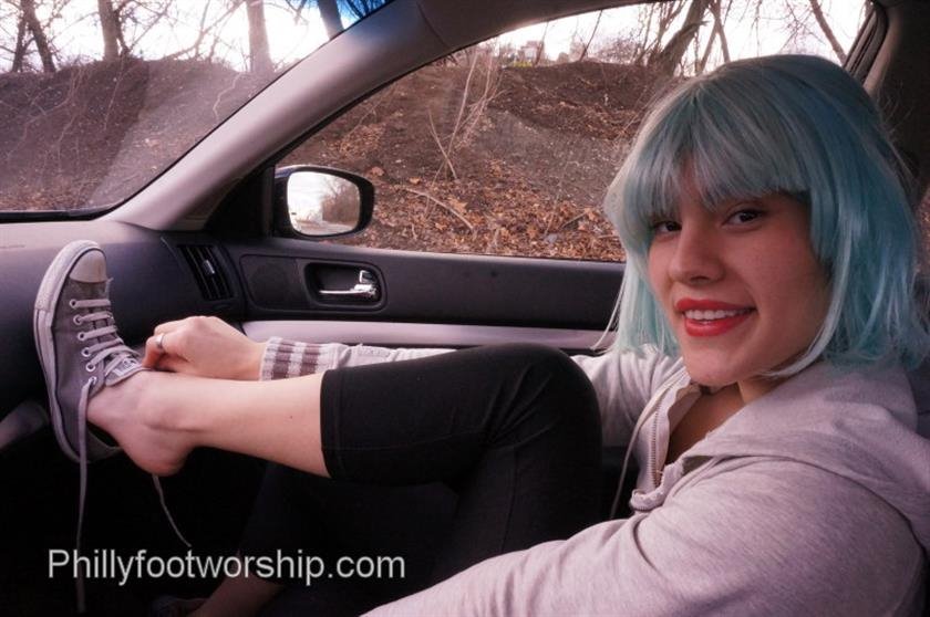 Cover 5 Birdie takes sneaker off in the car 56 Photos