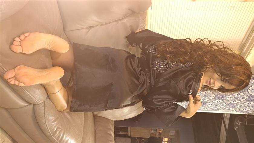 Cover 6 Emily size 7 pretty Latina feet 41 Photos