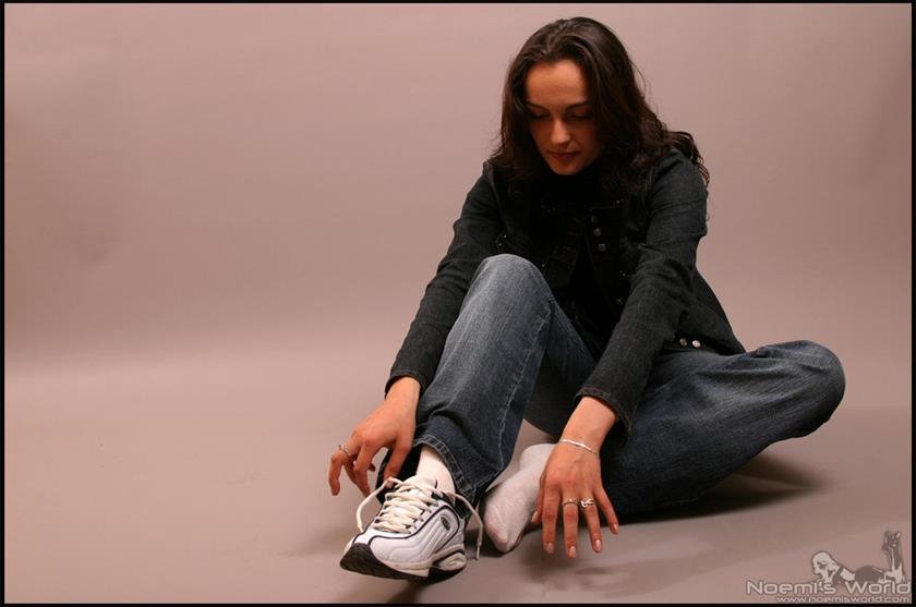 Cover 4 Maria with tan knee highs and barefoot 71 Photos