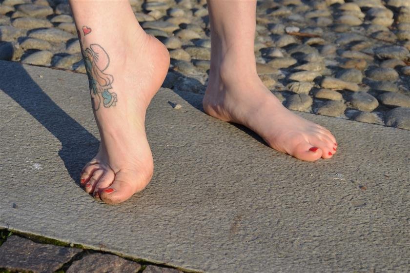 Cover 5 Barefoot Urban Nudity: LIARED 02 45 Photos