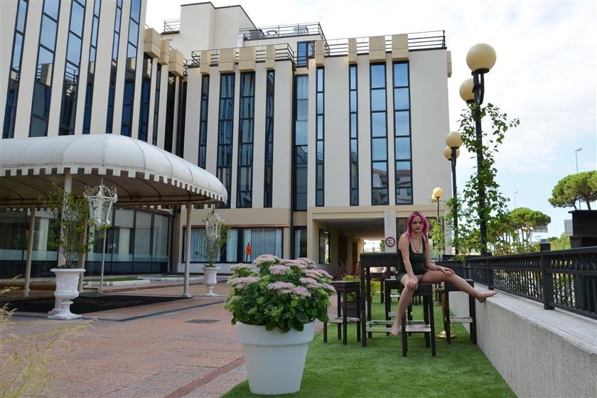 Cover 5 OXANA: barefoot flashing at the hotel 30 Photos