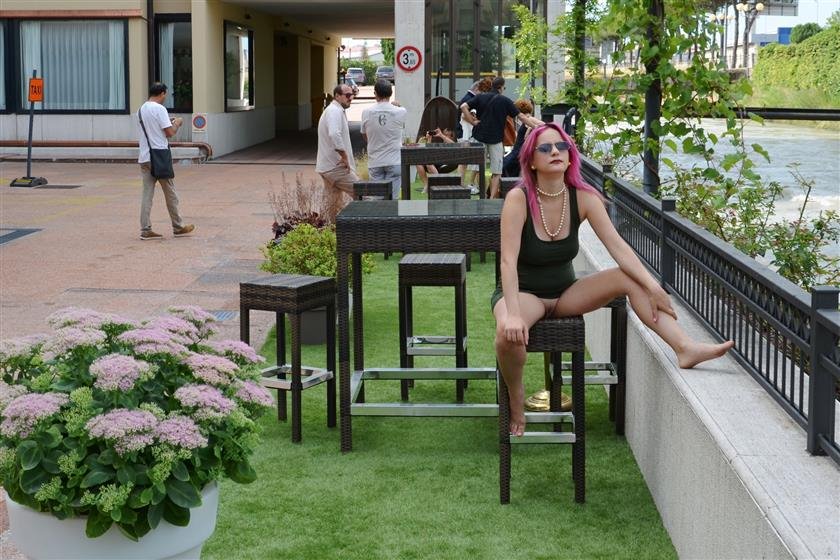 Cover 3 OXANA: barefoot flashing at the hotel 30 Photos