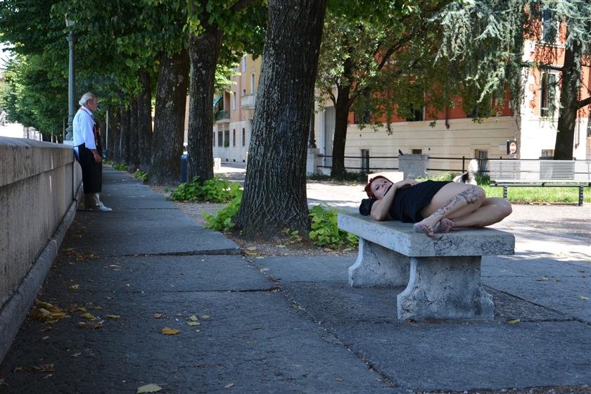 Cover 6 Barefoot Urban Nudity: LIARED 04 32 Photos