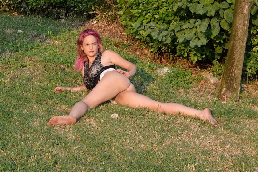 Cover 5 Barefoot Urban Glamour: OXANA 07 41 Photos