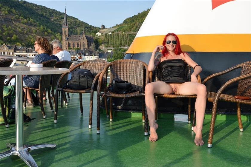 Cover 2 RED-X: Barefoot Nudity Tour 2015 - 04 33 Photos