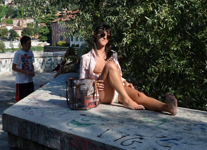 Cover 2 Barefoot Urban Nudity: IPAZIA 04 19 Photos