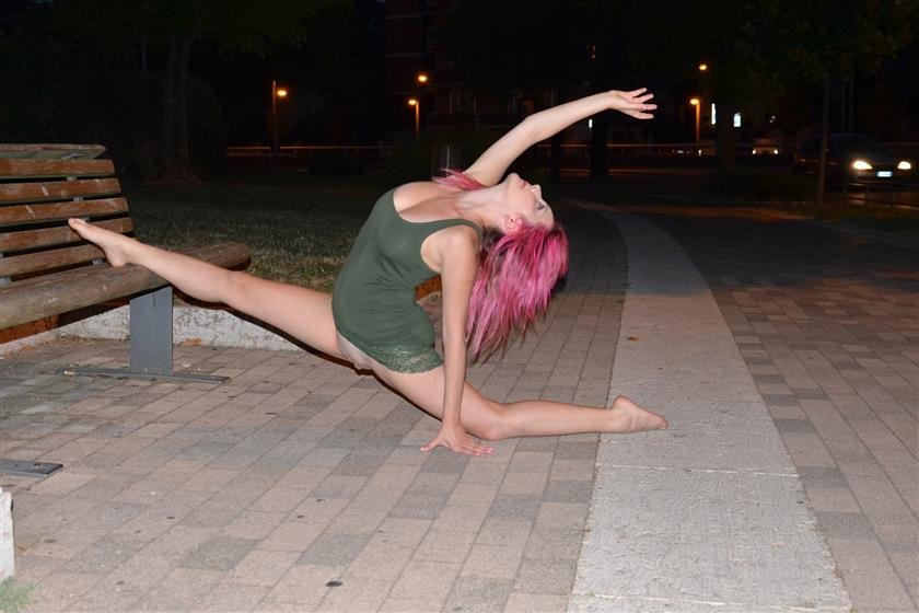 Cover 4 OXANA: stretching & flashing 28 Photos
