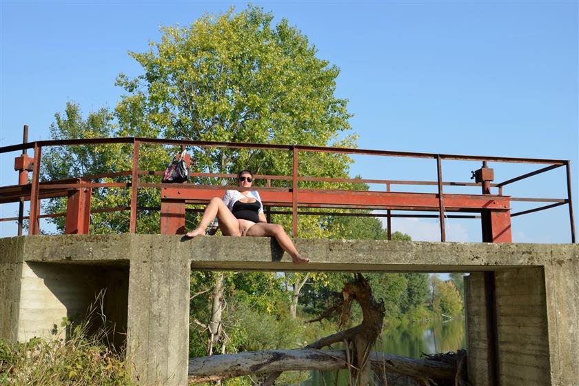 Cover 2 Barefoot Country Nudity: AMERIKA 05 19 Photos