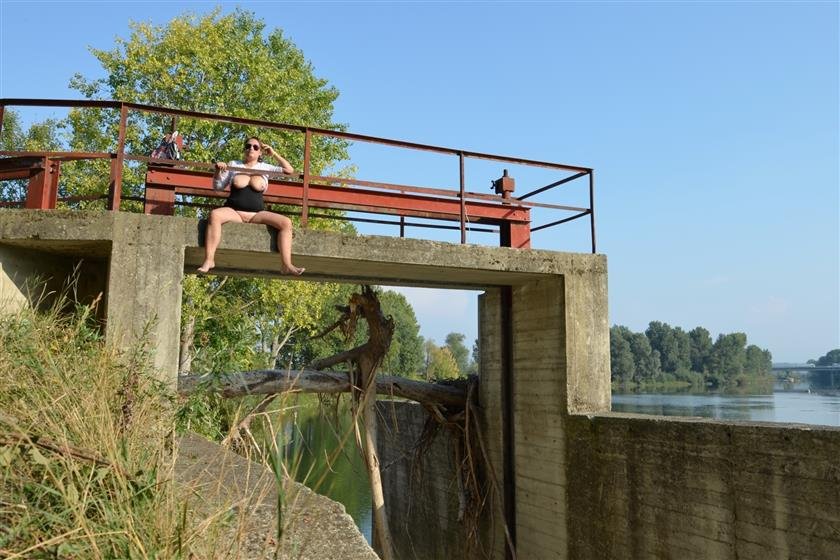 Cover 5 Barefoot Country Nudity: AMERIKA 05 19 Photos