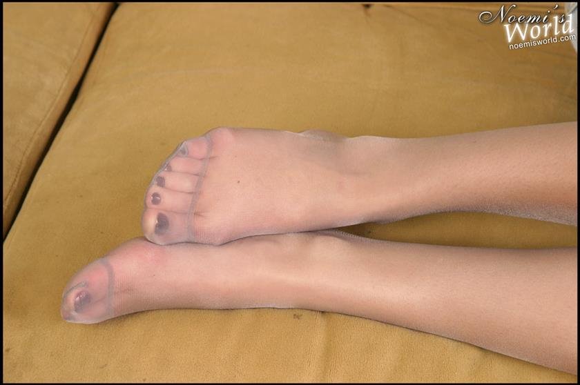 Cover 3 Michelle playing footsie 60 Photos