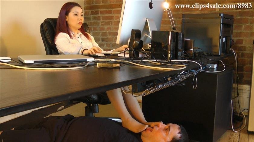 Cover 6 tamaras office footrest 18 Photos