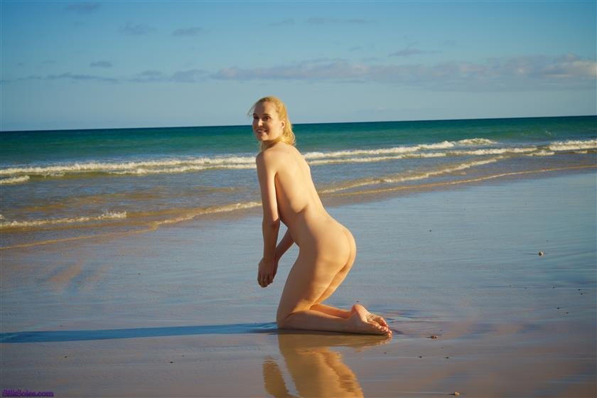 Silk Soles - Barefoot and Naked at the Seaside - HQ