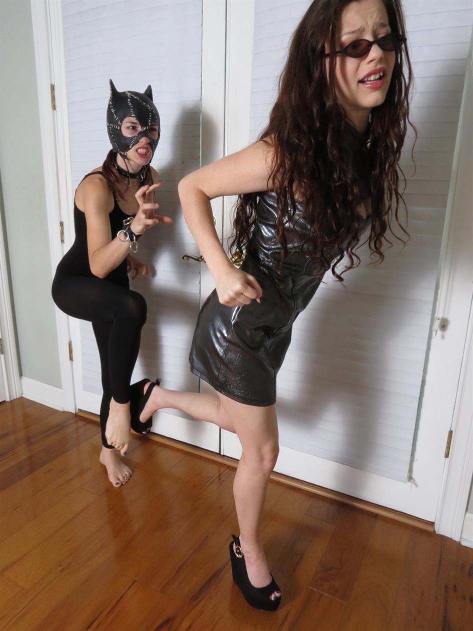 Cover 4 Evil Pussy catches up to Bad Girl Luna and forces the bad bitch to eat her pussy cat foot 55 Photos
