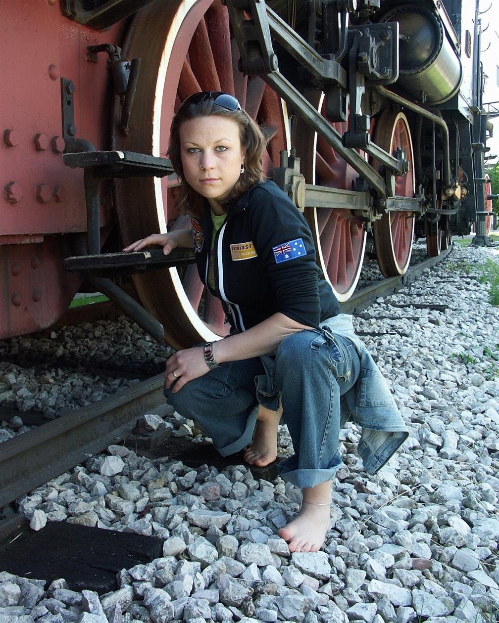 Barefoot Urban Girls - Fresh Urban Feet: introducing ATAMEY