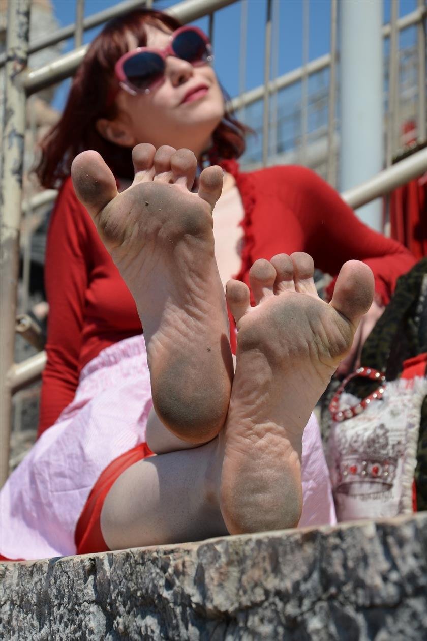 Barefoot Urban Girls - ELETTRA is back! Part 2