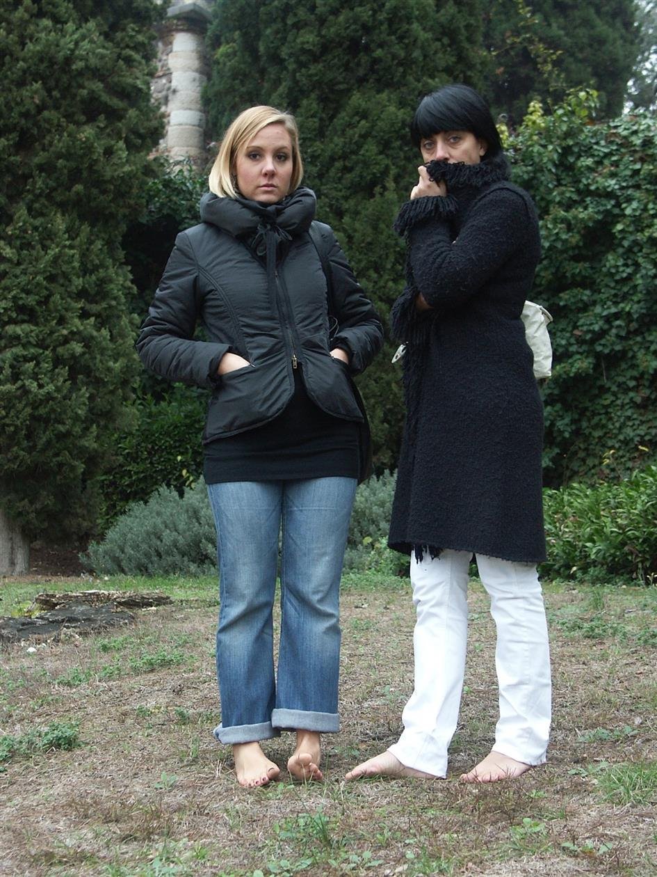 Barefoot Urban Girls - Winter barefooting: ALYSSA and SOLE 03