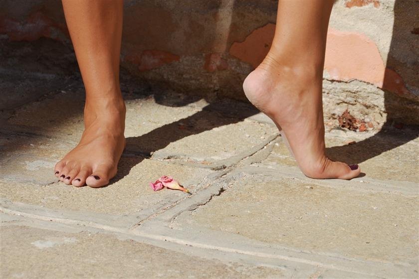 Cover 4 SWAINS and AMELIE: classy barefooters 03 22 Photos