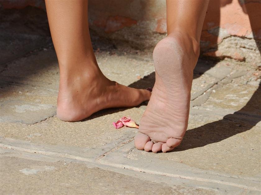 Cover 6 SWAINS and AMELIE: classy barefooters 03 22 Photos