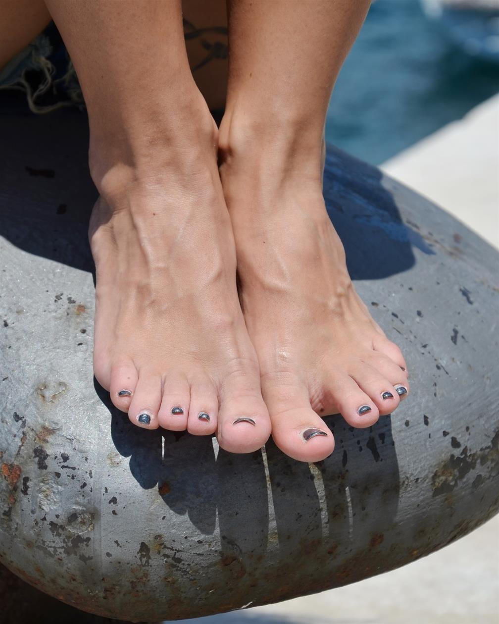 Barefoot Urban Girls - PURPLE QUEEN barefoot in Trieste 2