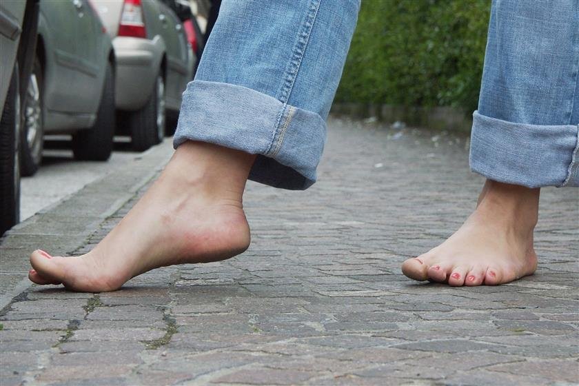 Winter barefooting: LADY D 08