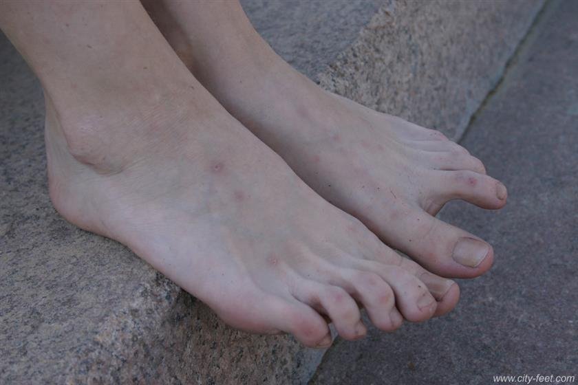 City Feet - My pretty barefoot friend. Part 4