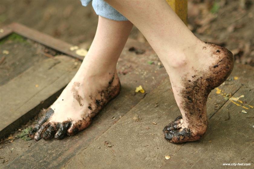 Cover 3 Two barefoot beauties. Part 4 50 Photos