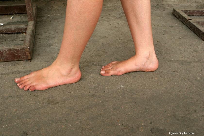 Cover 2 Barefoot beauty 61 Photos
