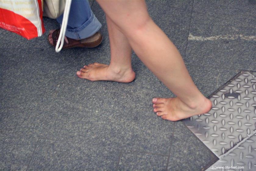 Cover 6 Barefoot beauty 61 Photos