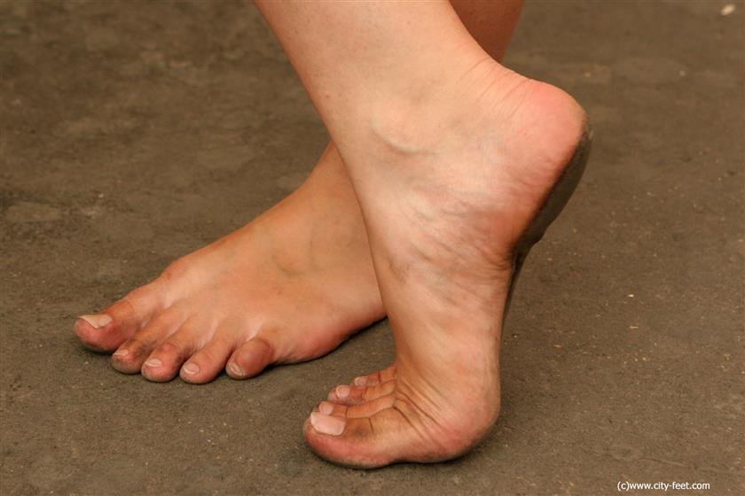 Cover 4 Barefoot beauty 61 Photos