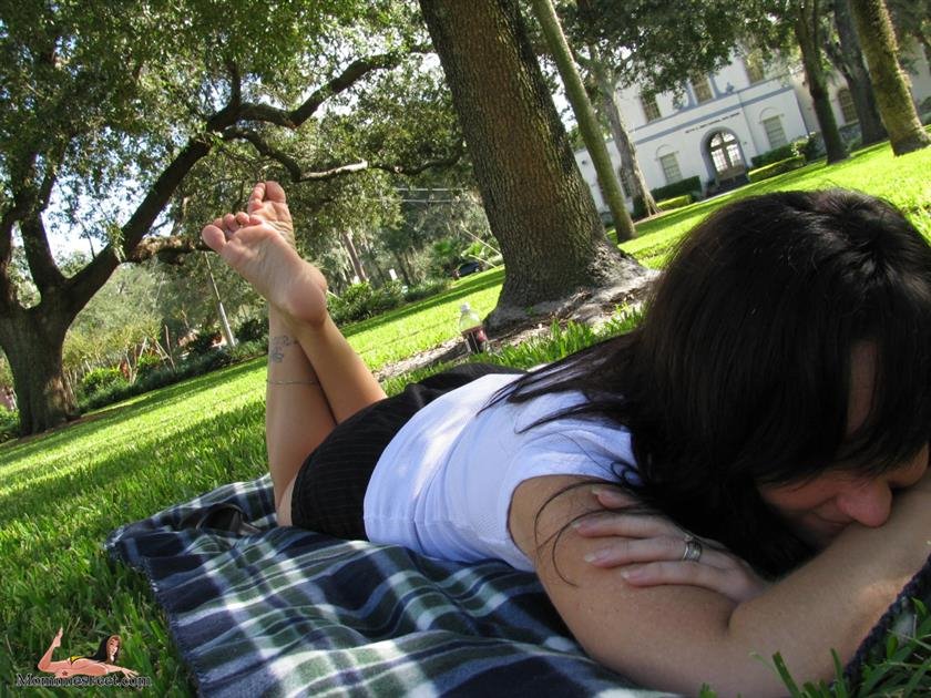 Cover 5 Bare Feet 57 Photos