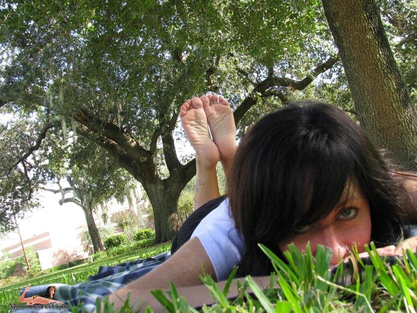 Cover 3 Bare Feet 57 Photos