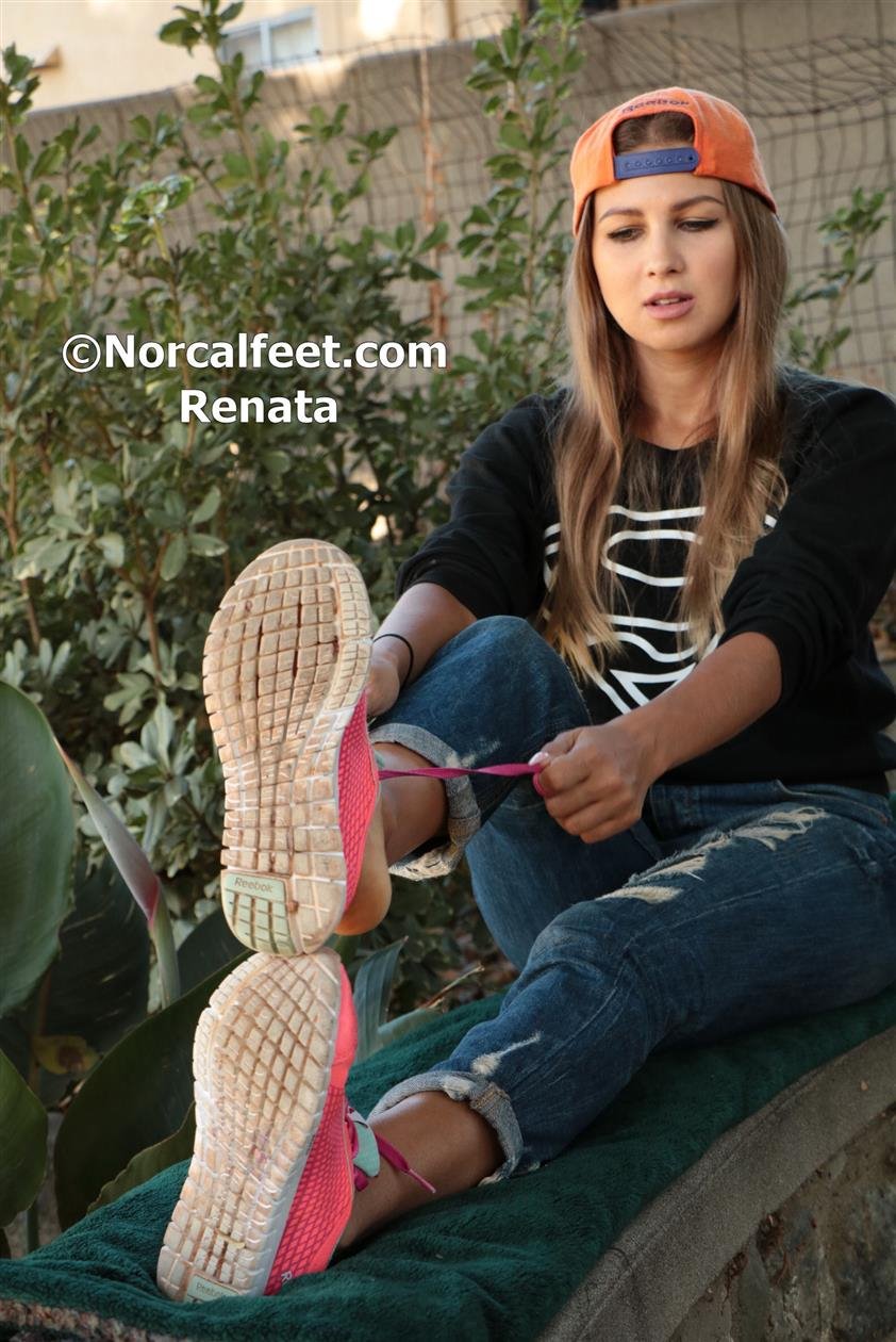 Cover 2 Renata 45 Photos