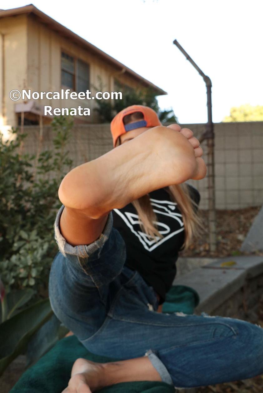 Cover 3 Renata 41 Photos