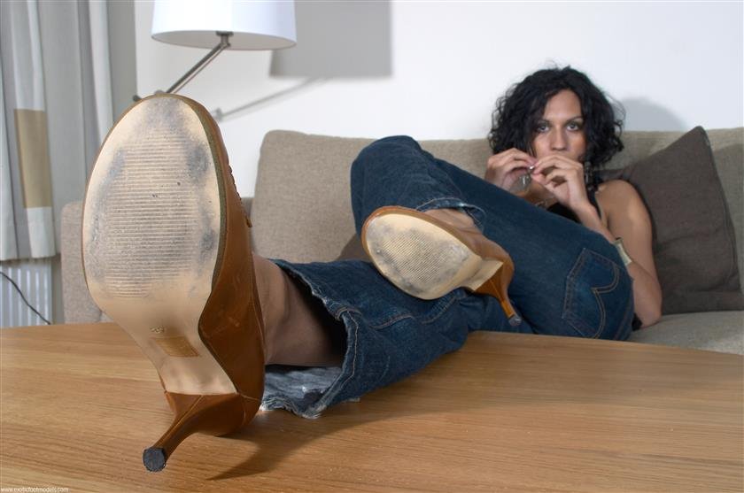 Exotic Foot Models - Issue 84 Sofa